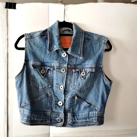 Levi's Blue Denim Vest Women's SZ Medium Cropped Y2K Classic Streetwear Casual - Picture 1 of 12